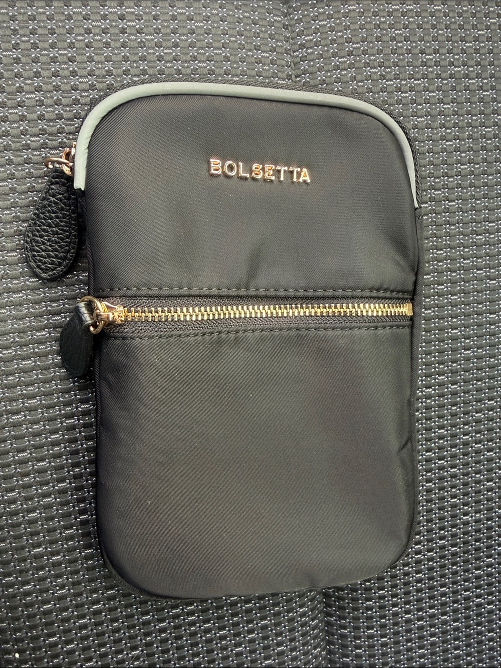 Bolsetta Beltless RFID Magnetic Hip Bag Hands Free Convenience